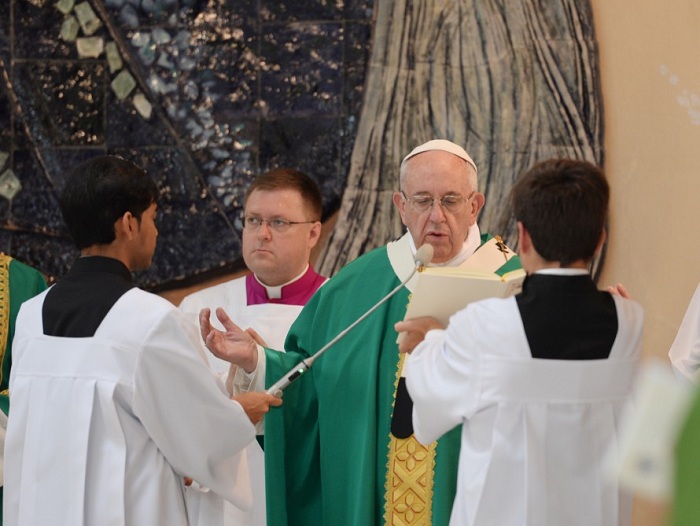 Le pape François participe à la messe des catholiques à Bakou - PHOTOS, VIDEO